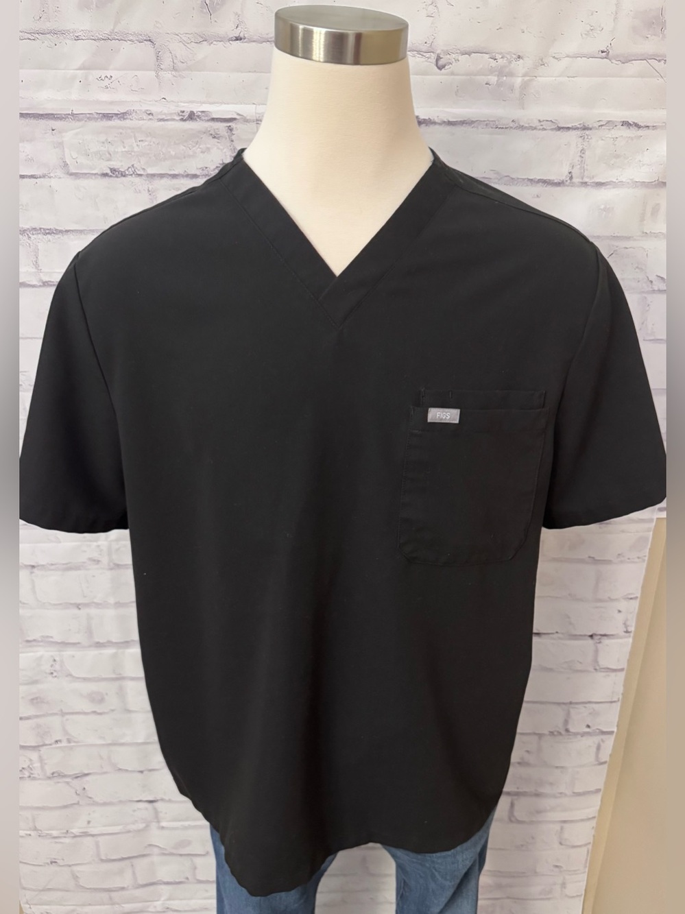 Figs Leon Scrub Top Men’s Size XXL Black Pen Sleeve Classic Fit Soft V Neck